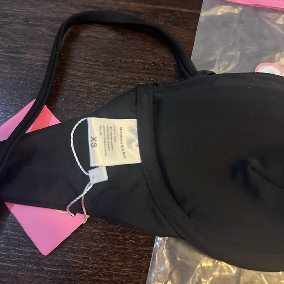 Elegant Black Ruffled Bikini Top - Picture 5 of 5